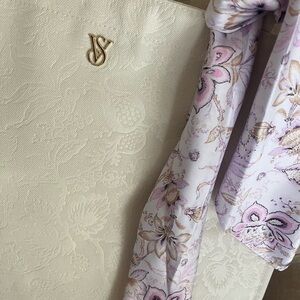 VS Cream Tote with Floral Scarf